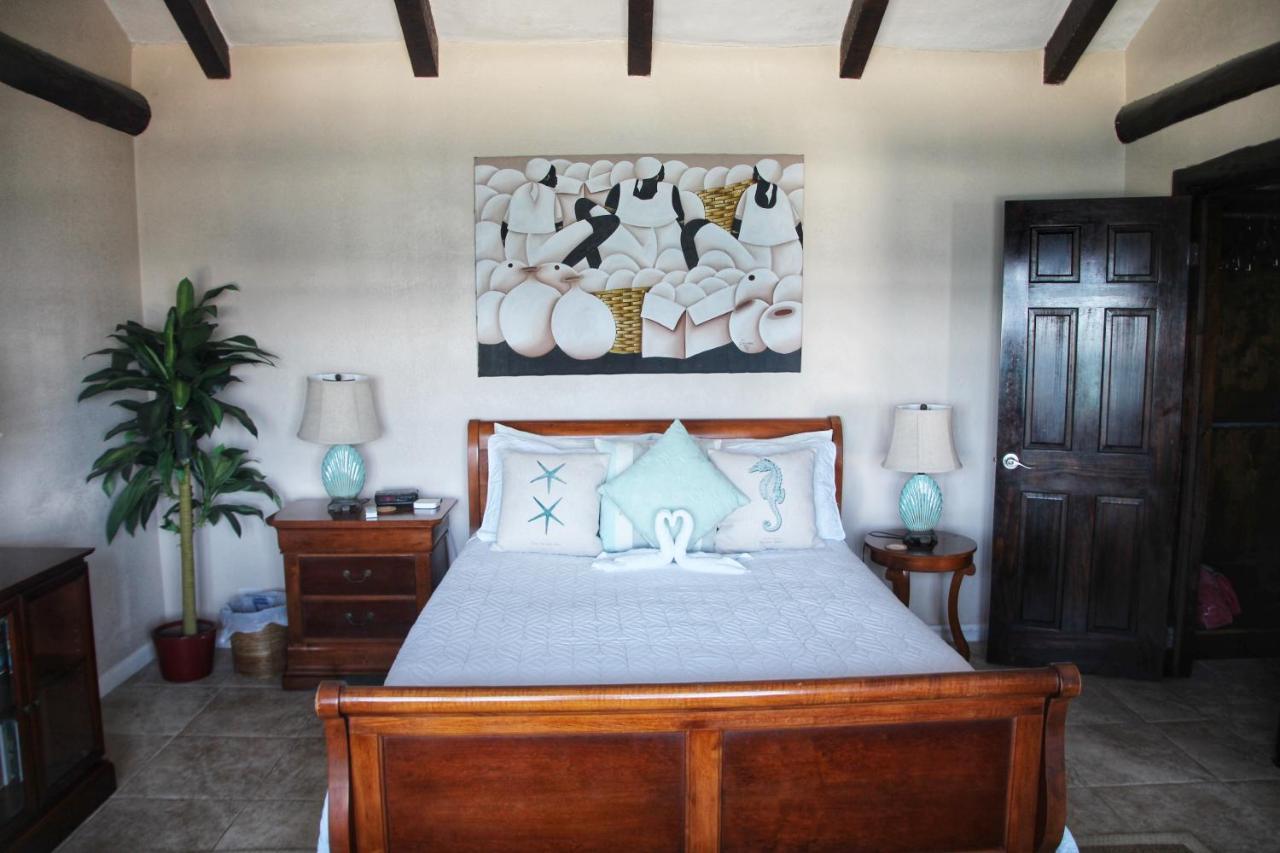 Water's Edge - Oceanfront With Private Pool Casa de férias *
