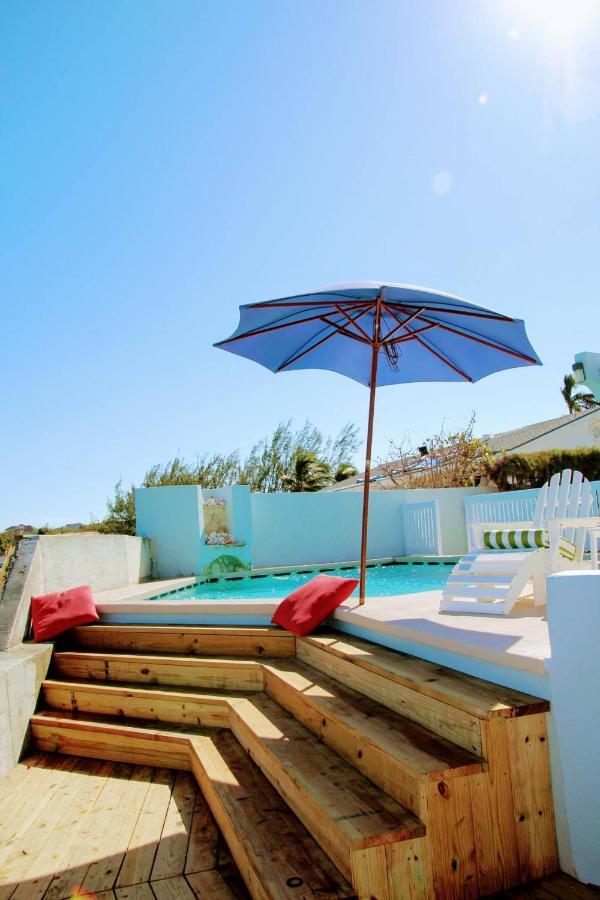 Casa de férias Water's Edge - Oceanfront With Private Pool